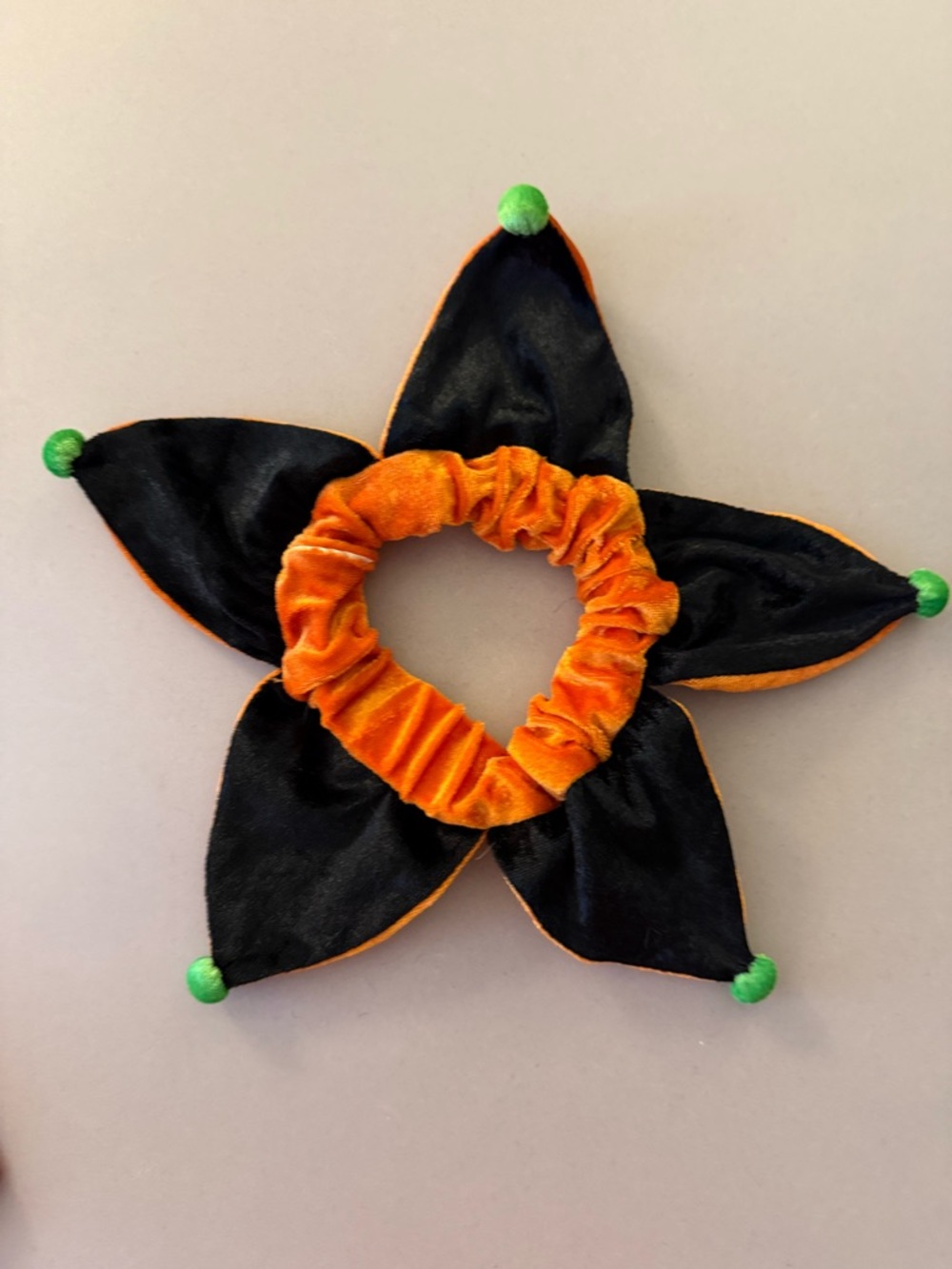 Dog Neck Scrunchy
Decorative Collar Halloween
Small 12 In Orange Green
Pompoms